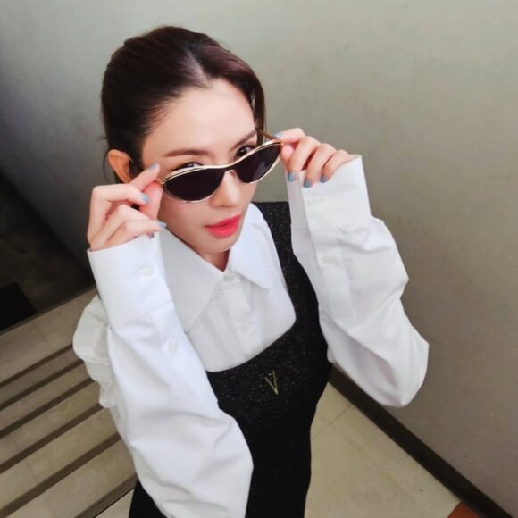 Dior FILDIOR M1U B0B0 Cat Eye Sunglasses - Gold/Blue main image 11